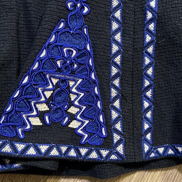 Bcbgmaxazria Bronwyn Skirt in Navy Multi worn by Emma Duval - Picture 9 of 9